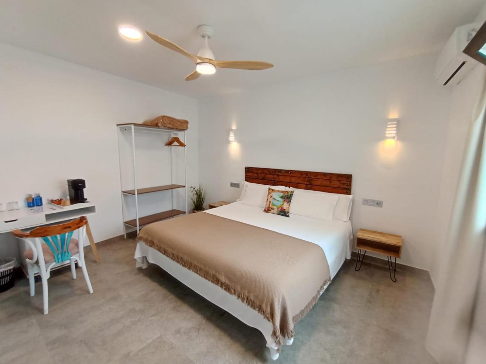Hostal Aires Del Mar Карбонерас Экстерьер фото